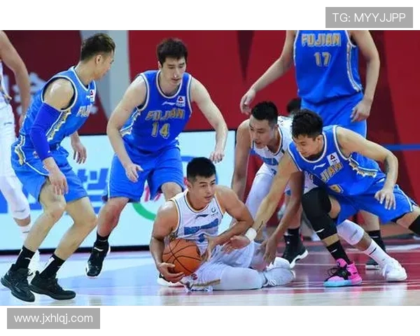 北京首钢篮球队与强敌激战全程回顾团队协作与战术较量的精彩瞬间