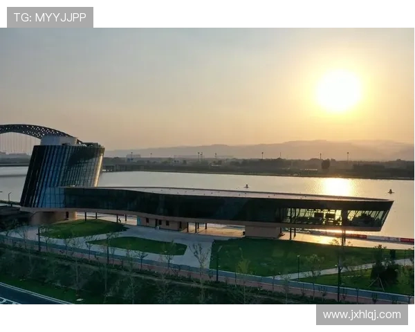 从高空跃入碧波之美探索跳水运动中的力量优雅与心理较量
